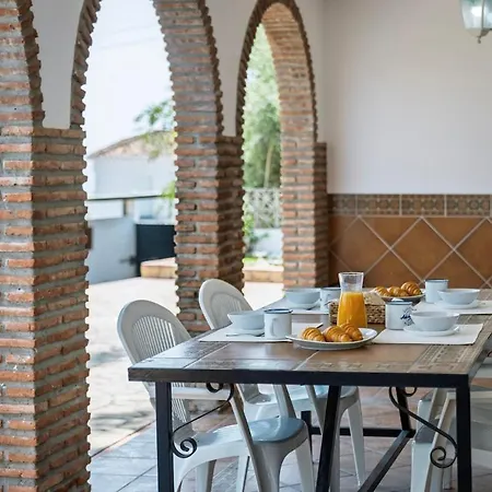 With Pool, Bbq, Games & Fireplace Villa