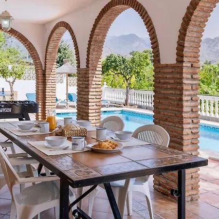 Villa With Pool, Bbq, Games & Fireplace