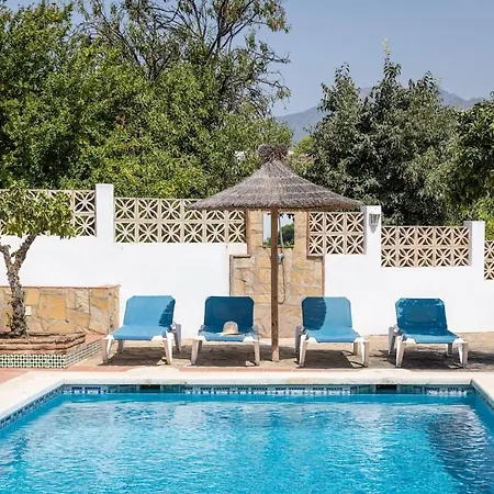 With Pool, Bbq, Games & Fireplace Villa