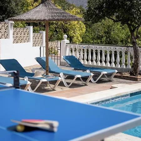 With Pool, Bbq, Games & Fireplace Сasa de vacaciones *